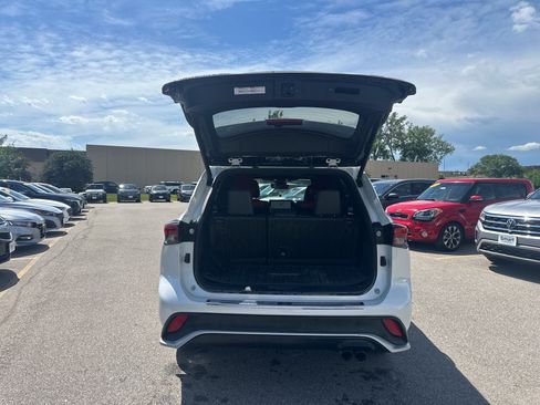 Used 2023 Toyota Highlander XSE AWD/4WD image 10