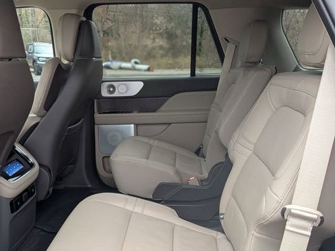 Used 2023 Lincoln Navigator Reserve image 29