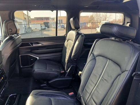 Used 2023 Jeep Wagoneer Series III w/ Premium Group I image 41