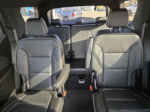 Used 2023 Chevrolet Traverse Premier image 58