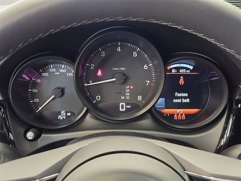 Used 2025 Porsche Macan AWD/4WD image 19