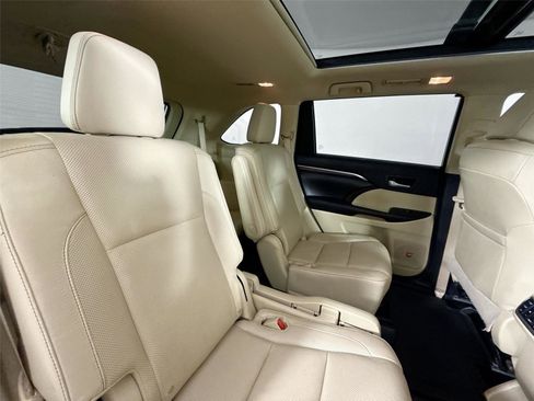 Used 2016 Toyota Highlander Limited image 46