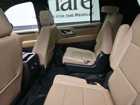 Used 2023 Chevrolet Suburban Premier w/ Premium Package AWD/4WD image 24
