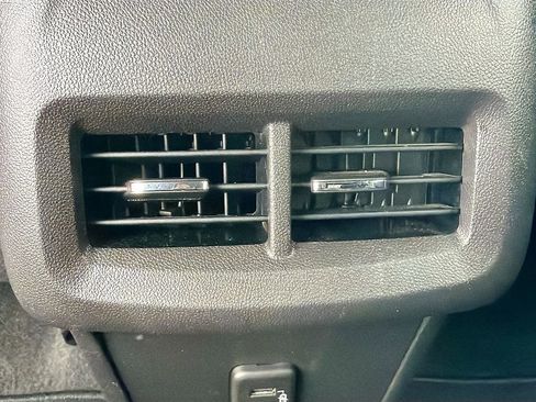 Used 2024 GMC Terrain SLT image 23