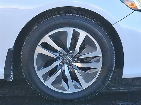 Used 2019 Honda Accord Touring image 9