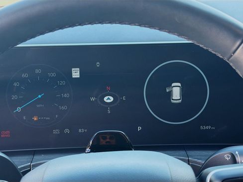 Used 2025 Hyundai Santa Fe Limited AWD/4WD image 9