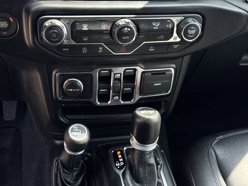 Used 2021 Jeep Wrangler Unlimited Sahara image 22