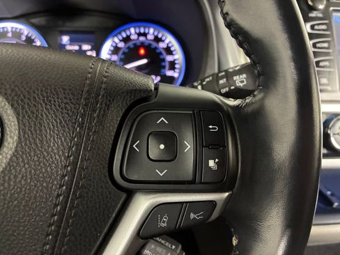Used 2018 Toyota Highlander AWD V6 image 45