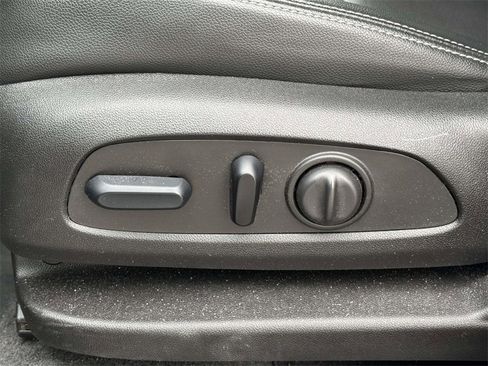 Used 2024 GMC Terrain SLT image 29