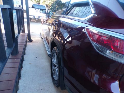 Used 2015 Toyota Highlander XLE image 6