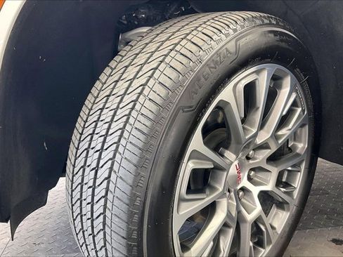 Used 2025 GMC Yukon XL Denali image 32