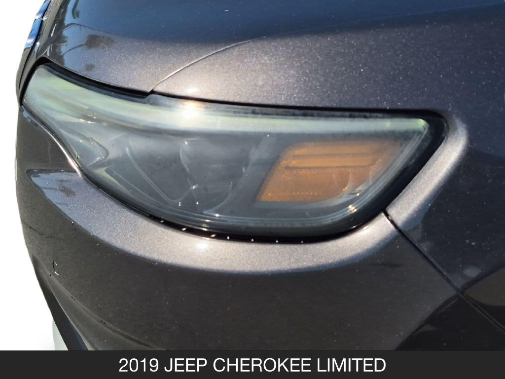 Used 2019 Jeep Cherokee Limited w/ Technology Group FWD image 7