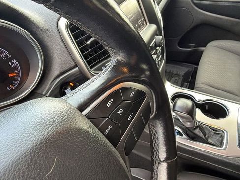 Used 2021 Jeep Grand Cherokee Laredo image 28