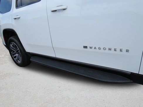 Used 2024 Jeep Wagoneer Series II w/ Flexible Seating Group RWD image 12