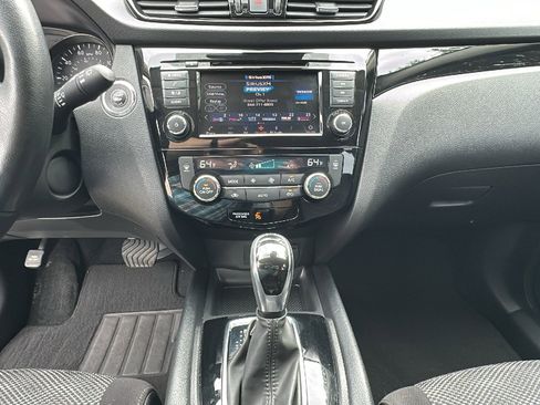 Certified 2021 Nissan Rogue Sport SV image 21
