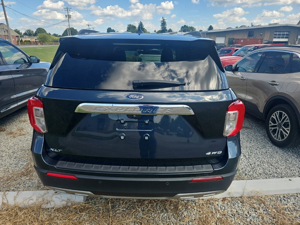 Used 2023 Ford Explorer XLT w/ Equipment Group 202A AWD/4WD image 10