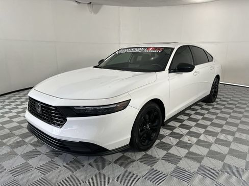 Used 2025 Honda Accord SE image 4