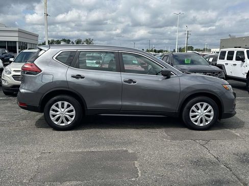 Used 2020 Nissan Rogue S FWD image 2