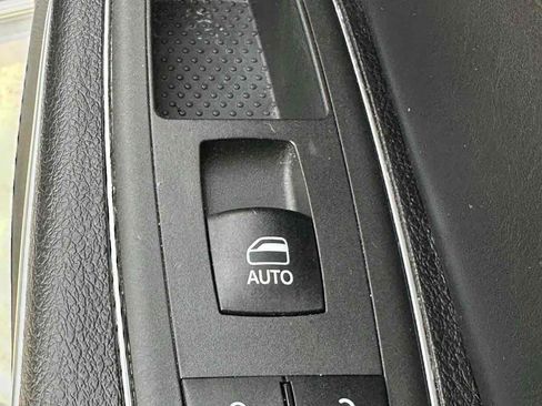 Used 2022 Chrysler 300 S RWD image 31