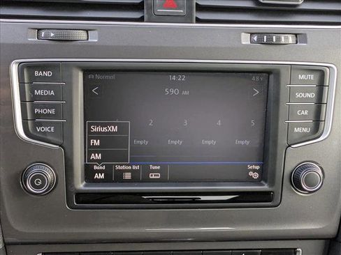 Used 2016 Volkswagen e-Golf SE w/ DC Fast Charging Package image 14