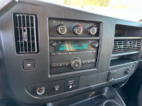 Used 2015 Chevrolet Express 3500 image 11