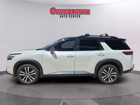 Used 2024 Nissan Pathfinder Platinum AWD/4WD image 5