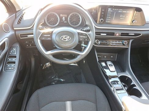 Used 2023 Hyundai Sonata SE w/ Preferred Accessory Package image 11