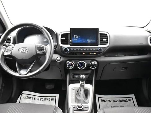 Used 2024 Hyundai Venue Limited image 20