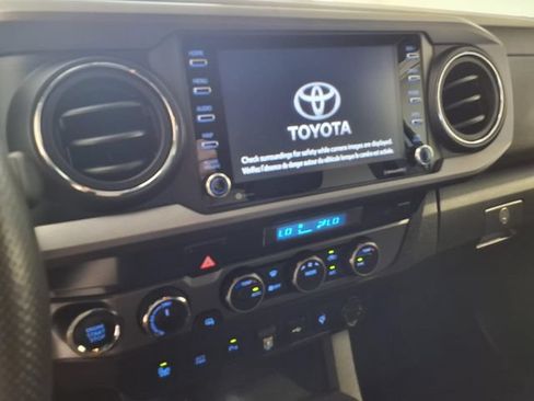 Used 2022 Toyota Tacoma TRD Sport AWD/4WD image 12