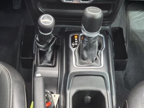 Used 2023 Jeep Gladiator Sport AWD/4WD image 17