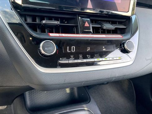 Used 2025 Toyota Corolla LE FWD image 32