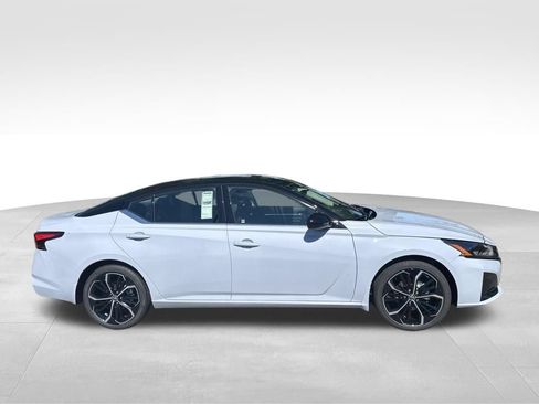 New 2026 Nissan Altima 2.5 SR FWD image 5