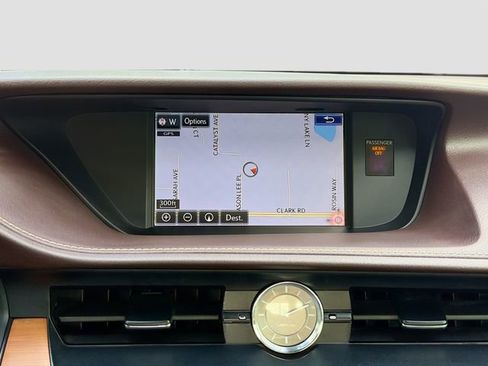 Used 2016 Lexus ES 300h w/ Luxury Package w/Wood Trim FWD image 31