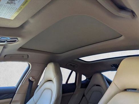 Used 2022 Porsche Panamera image 17