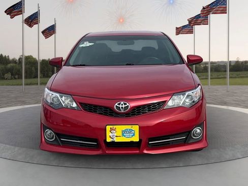 Used 2012 Toyota Camry SE FWD image 2