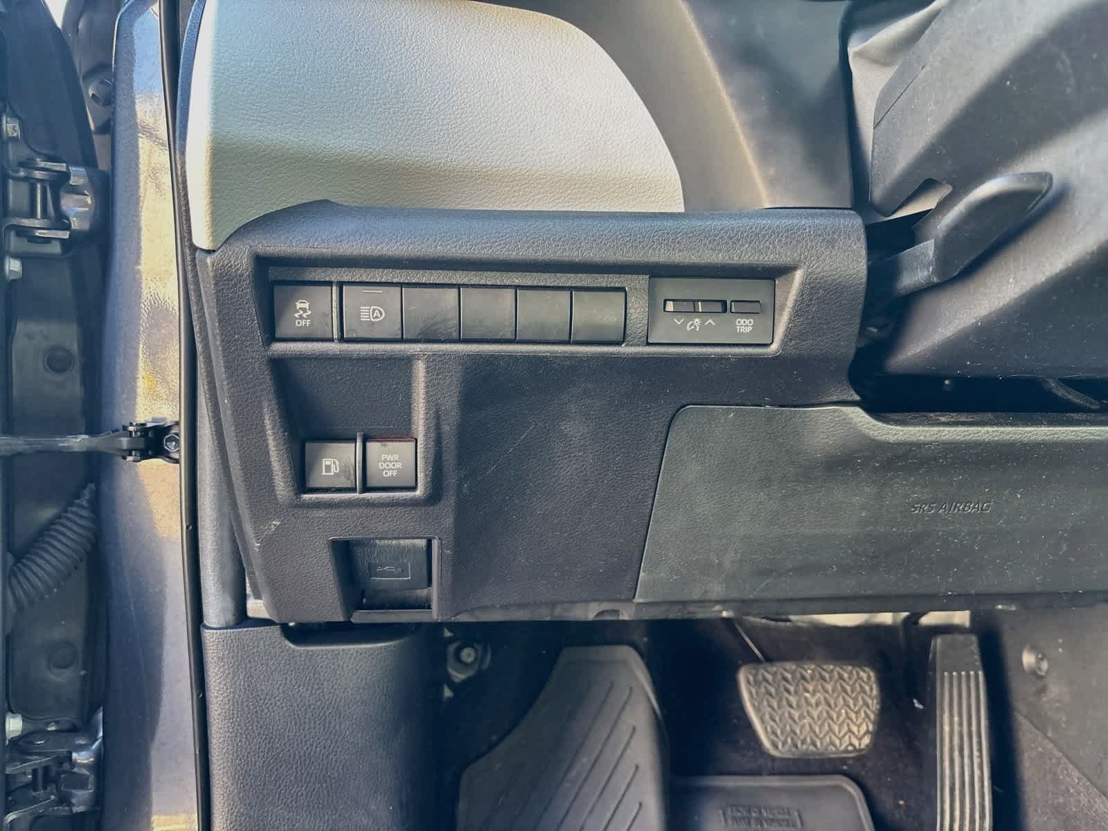 Used 2025 Toyota Sienna XLE AWD/4WD image 10