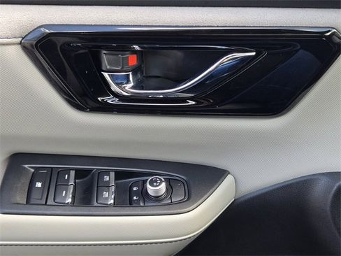 Certified 2025 Subaru Forester Limited image 27