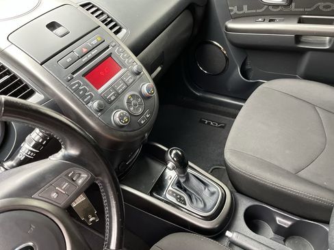 Used 2013 Kia Soul + image 5