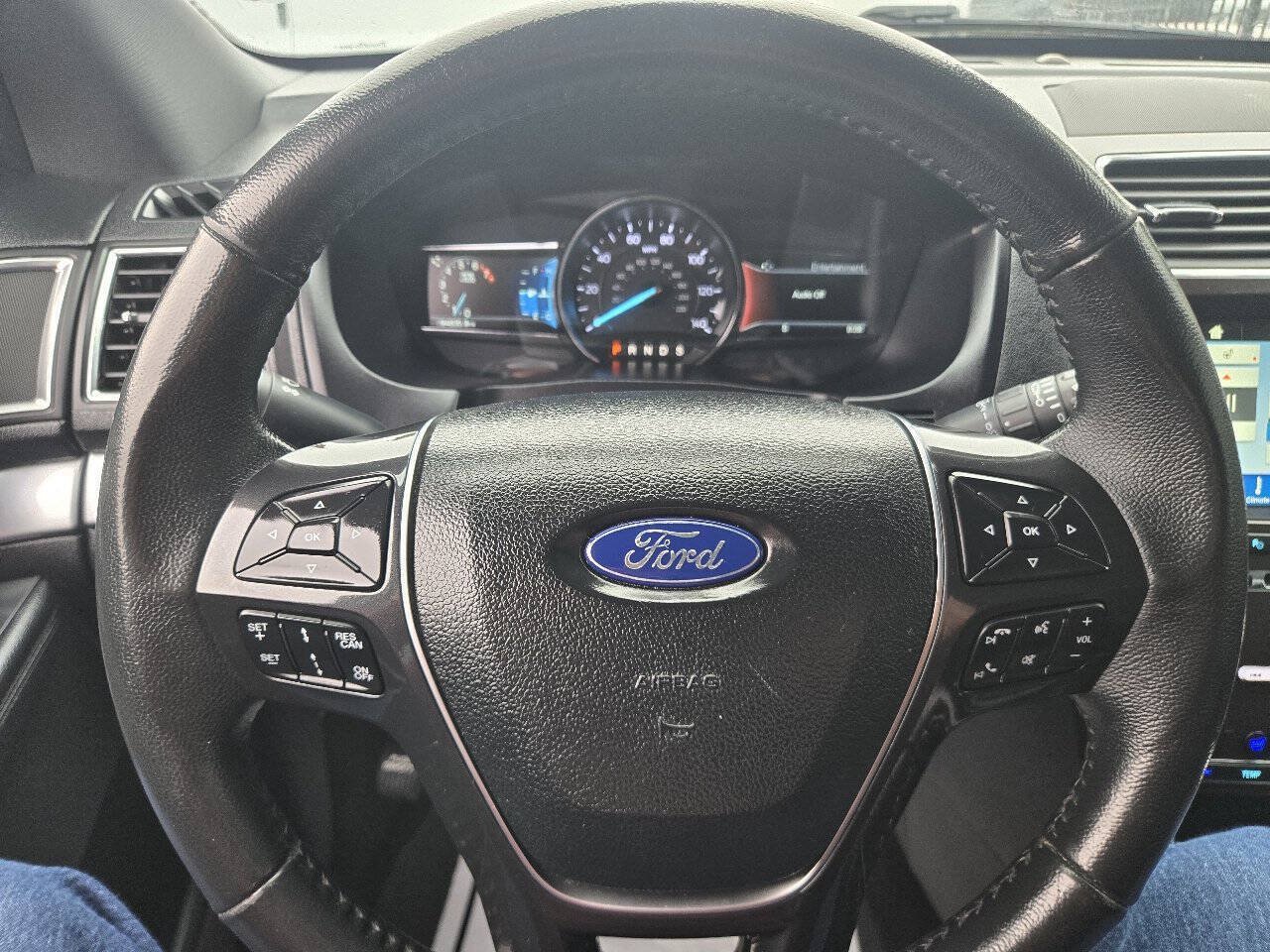 Used 2018 Ford Explorer Limited w/ Equipment Group 301A AWD/4WD image 12