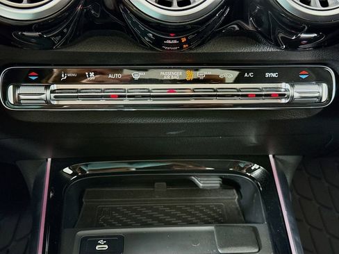 Used 2024 Mercedes-Benz GLB 250 4MATIC image 15