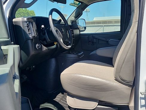 Used 2025 GMC Savana 3500 LT w/ LT Preferred Equipment Group RWD image 12