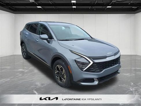 Used 2025 Kia Sportage LX image 2