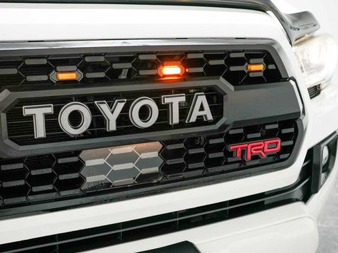 Used 2018 Toyota Tacoma TRD Sport w/ Technology Package image 15