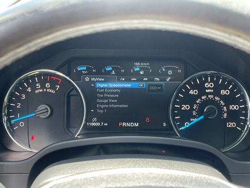 Used 2017 Ford F150 Platinum w/ Equipment Group 701A Luxury AWD/4WD image 29