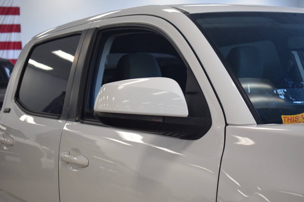 Used 2017 Toyota Tacoma SR5 RWD image 13