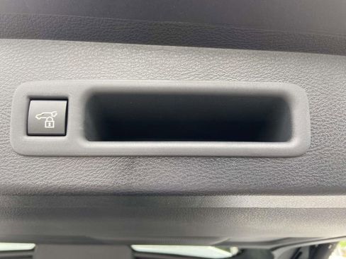 New 2026 Toyota Sienna XLE FWD image 9