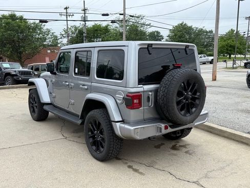 Used 2021 Jeep Wrangler Unlimited Sahara AWD/4WD image 8
