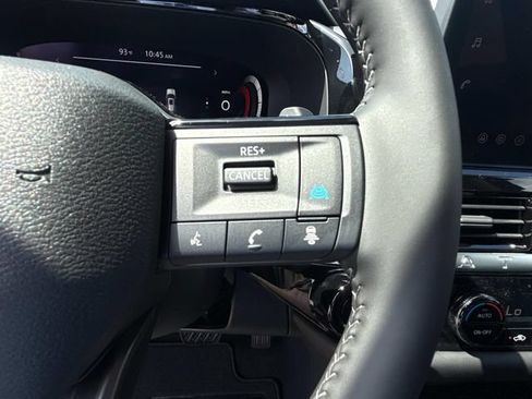 New 2026 Nissan Pathfinder Platinum FWD image 25