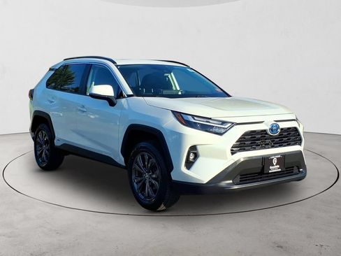 Used 2022 Toyota RAV4 XLE Premium AWD/4WD image 3