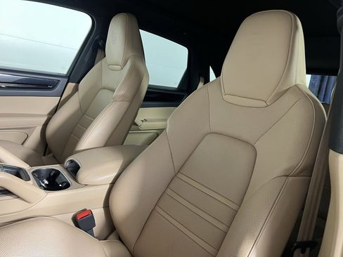 Certified 2022 Porsche Cayenne Platinum Edition w/ Premium Package Plus image 5